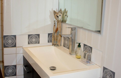 Portiragnes House | Exceptional Mas de Bellegou B&B with Restaurant & Breakfast