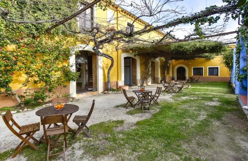 L'Aldea House | Discover MAS DE BERNIS - Silo: Family and Pet-Friendly Retreat