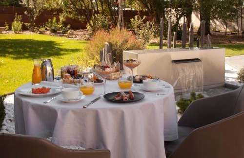 Route d'Arles Hotel | Discover Mas de Boudan: 4-Star Hotel with Top Amenities
