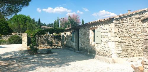 Gordes House | Elevate Your Stay at Mas de l'Amarée with Ocean Views