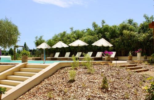 Arles House | Idyllic Mas de l'Hermitage: Oceanfront Pool & Breakfast