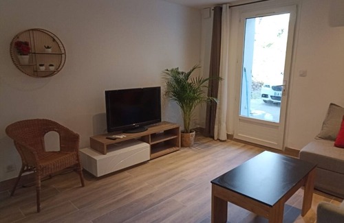 Arles Apartment | Discover Mas de L'olivier with Family-Friendly Amenities