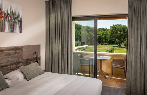 Gordes Hotel | Relax at Mas de la Sénancole: Pool, Spa & Family-Friendly