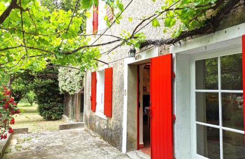 Loriol-du-Comtat House | Discover Mas de Papé: Family-Friendly Getaway with Pool