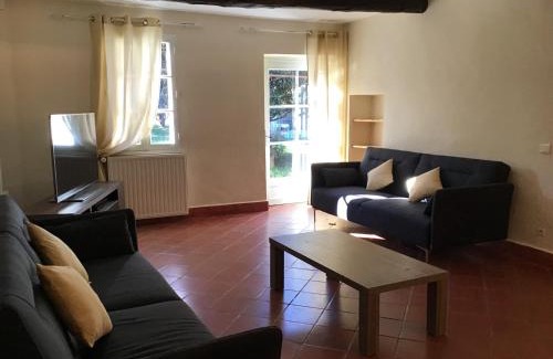 Loriol-du-Comtat House | Discover Mas de Papé: Family-Friendly Getaway with Pool