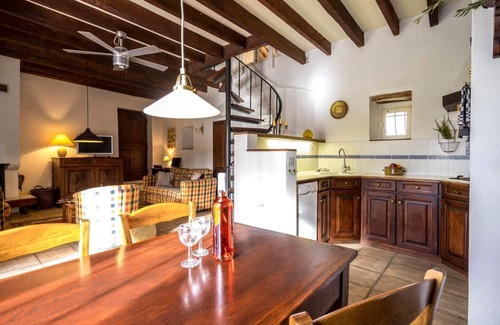 Lagorce Cottage | Discover Mas de Paraloup - Céline: Authentic Ocean View Stay