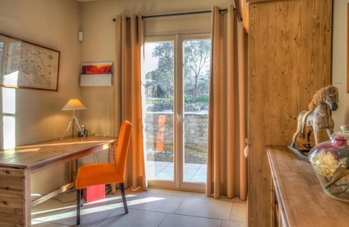 Eygalieres Villa | Discover Mas des Cistes: 4-Star Stay with Pool & Pets Welcome