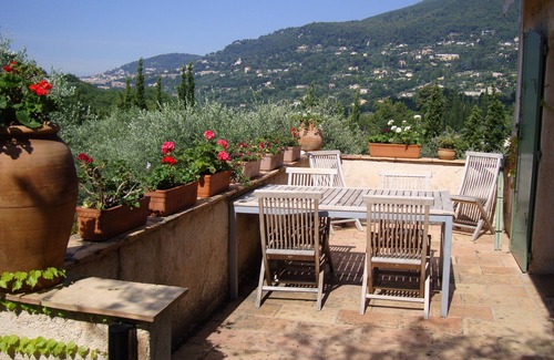 Chateauneuf-Grasse Villa | Mas des Corneilles: Idyllic Retreat with Pool & Olive Trees