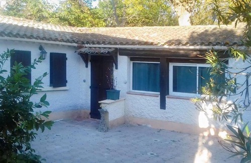 Vedene Villa | Discover Mas des GRIVES: Family-Friendly with Pool & Pets