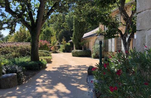 Charmes-sur-l'Herbasse House | Cozy Gîte Rose at Mas des Poutres with Ocean View