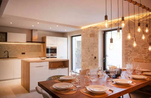 Apt Villa | Discover Mas du Chemin des Puits: Pet-Friendly Retreat