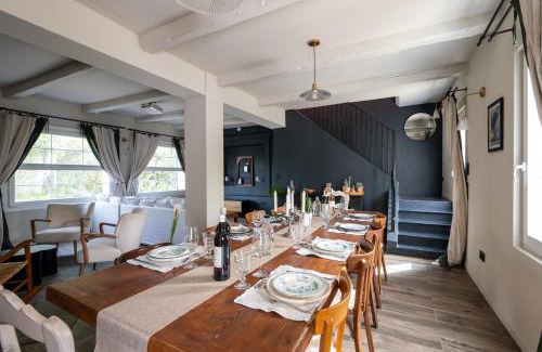 Evenos House | Idyllic Mas du Cimaï: Oceanfront Pool & Family-Friendly Stay