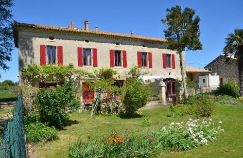 Lamotte-du-Rhone House | Discover Mas du Fer à Cheval: 4-Star Oceanfront Retreat