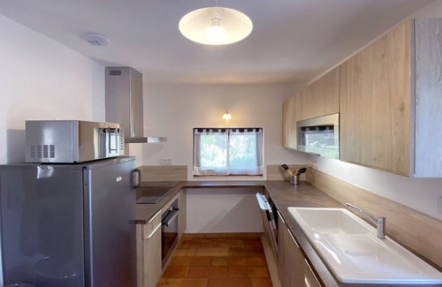La Laupie House | Discover MAS du Tilleul: Spacious 140m² Rental with Kitchen