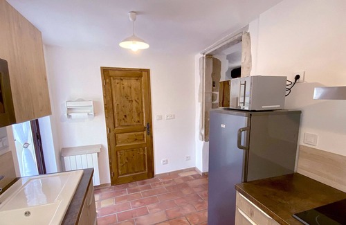 La Laupie House | Discover MAS du Tilleul: Spacious 140m² Rental with Kitchen