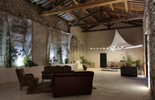 Verquieres Villa | Tranquil Mas en Provence with Heated Pool & Pet-Friendly