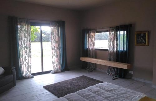 Verquieres Villa | Tranquil Mas en Provence with Heated Pool & Pet-Friendly