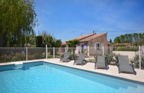 L'Isle-sur-la-Sorgue House | Idyllic Mas et Gite de la Picholine with Oceanfront Pool