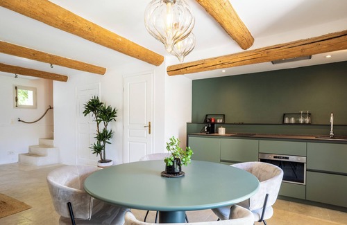 Gordes House | Mas Fanny: Embrace Nature Amidst Lavender Fields in Gordes
