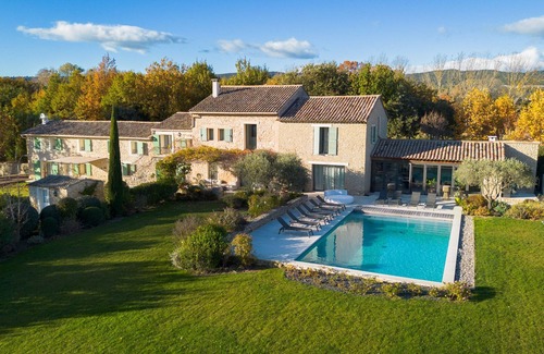 Gordes House | Mas Fanny: Embrace Nature Amidst Lavender Fields in Gordes