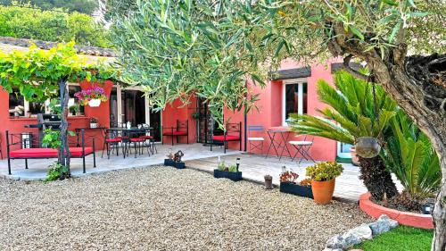 Plage de la Garonnette Villa | Experience Mas Garonnette: Oceanfront Family Retreat