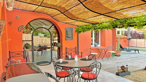 Plage de la Garonnette Villa | Experience Mas Garonnette: Oceanfront Family Retreat