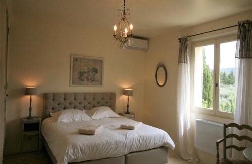 Eygalieres Villa | Elegant Grandeur Villa in Eygali with Inviting Pool