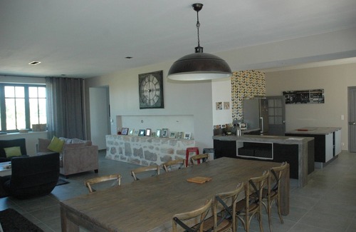 Caderousse Other | Tranquil Mas in Provence Nestled Among Breathtaking Vineyards