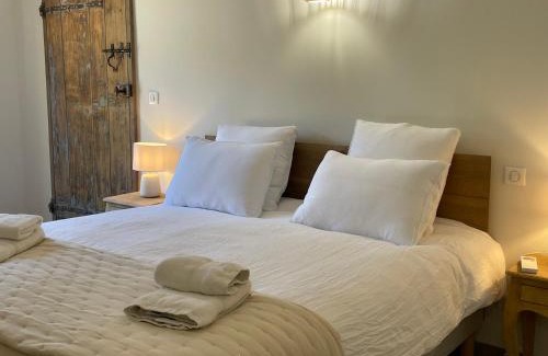 Lourmarin House | Relax at Mas la Chêneraie Lourmarin - 4-Star Oasis