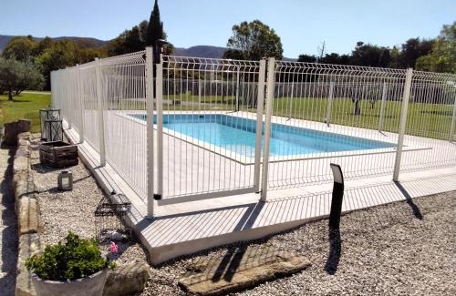 Cheval-Blanc House | Guest Rated 10/10 at Mas Laurie with Pool & Family Fun