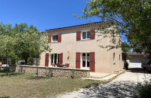 Cabrieres-d'Avignon House | Discover Les Coutilles: Family-Friendly with a Pool