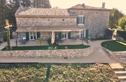Cornillon Bed & Breakfast | Escape to Mas Les Escourtades: Oceanfront Getaway Awaits