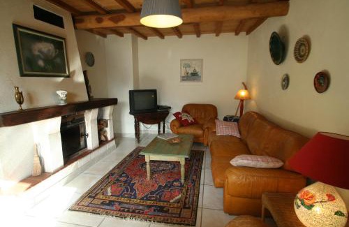 Le Tech House | Pet-Friendly Retreat at Mas Manyaques with Pool Access