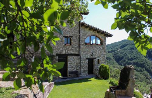 Gombren House | Family Retreat at Mas Merolla - Pet Friendly with Pool