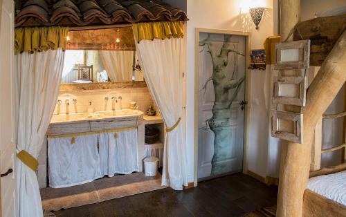 Genolhac House | Experience Mas Nouveau: 4-Star Family Hotel with Hot Tub
