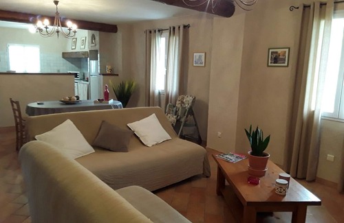 Albaron Cottage | Discover Judge Gite with Pool in Traditional Mas Camargais