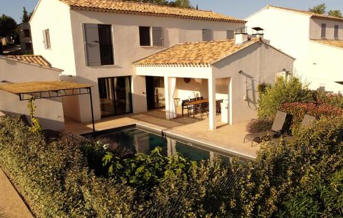 Malaucene House | Mas Partout: Oceanfront Getaway with Spa and Pool Access