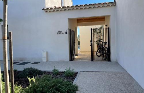 Malaucene House | Mas Partout: Oceanfront Getaway with Spa and Pool Access