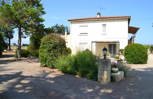 Le Cailar House | Guest Rated Mas Pasquier: Pet-Friendly Retreat with Breakfast
