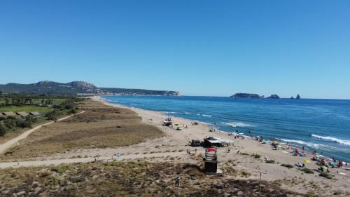 Mas Pinell Apartment | Mas Pinell 31C: Family-Friendly Retreat with Pool & Pets