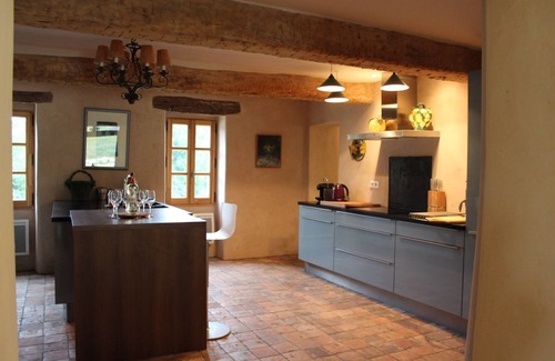 Monieux House | Chic Mas Provençal Loft with Pool, Rated 10/10 for Comfort