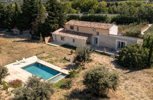 Roquemaure House | Relax at Mas Provençal Lou Pesquie with Pool & Spa