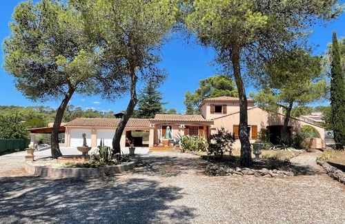 Le Muy Villa | Unforgettable Stay at Mas Provençal with Pool & Hot Tub