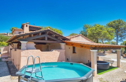 Le Muy Villa | Unforgettable Stay at Mas Provençal with Pool & Hot Tub