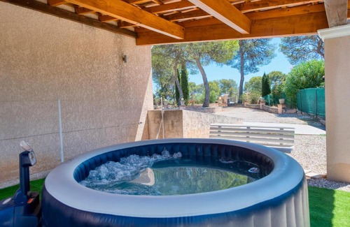 Le Muy Villa | Unforgettable Stay at Mas Provençal with Pool & Hot Tub