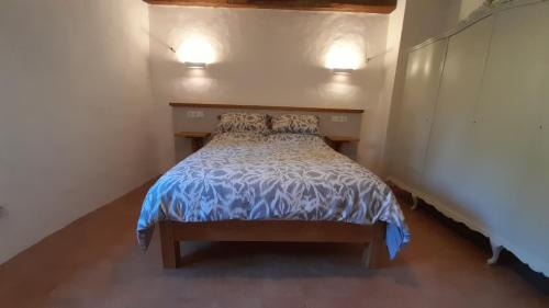 Olot House | Experience Mas Puig De Baix with Oceanfront Pool Access