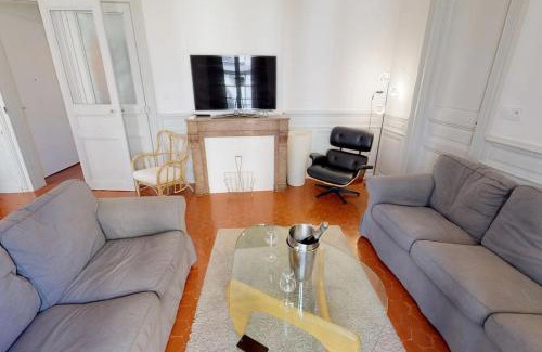 Ecusson Apartment | Experience Mas Saint Côme: 4-Bedroom Apartment in History