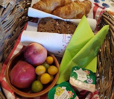 Saint-Medard Bed & Breakfast | Pet-Friendly Mas Sarrat Apartment with Restaurant & Breakfast