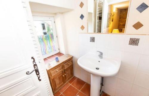 Saint-Medard Bed & Breakfast | Pet-Friendly Mas Sarrat Apartment with Restaurant & Breakfast
