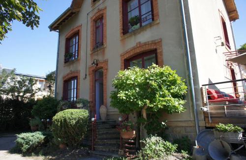 Lezoux Bed & Breakfast | Discover MAS TERRE Chambres d'Hôtes: Family-Friendly Stay